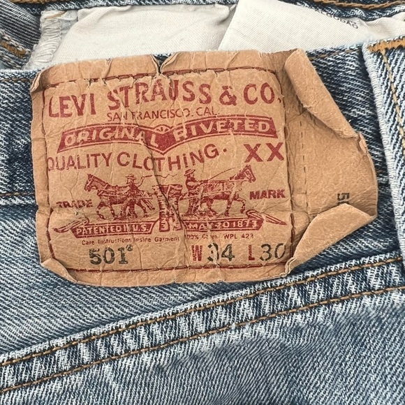 Levi’s 501 Button Fly Distressed Rough Hem Straight Leg Jeans Size 34 x 30 Men’s - Picture 2 of 5